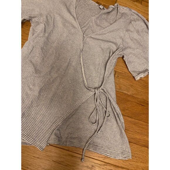 Lucky Brand Women's Striped v-neck Wrap Top With Puff Sleeves size Medium - Picture 2 of 8